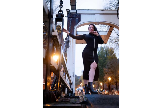 Private Photo Session in Amsterdam - Damrak To The Dancing Houses: First Shots, Real Direction