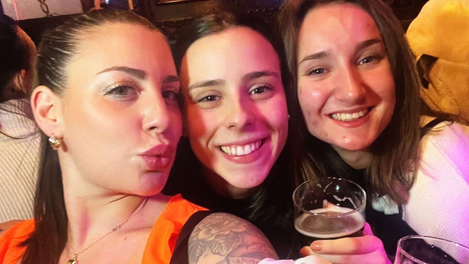 Private Red Light Tour City Center with Beer Maid Guide - Practical tips to make the night smoother