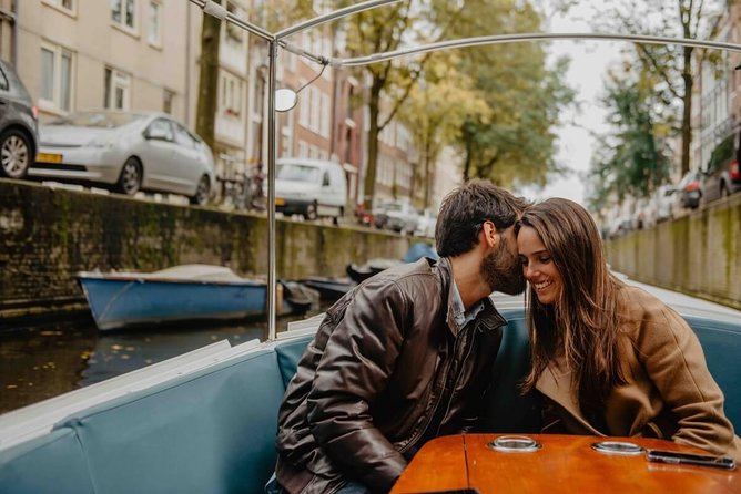 Private Romantic Canal Cruise Amsterdam with Bubbly and Snacks - Seven bridges and the Skinny Bridge kiss moment