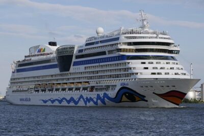 Private Taxi Transfer from cruise port in Amsterdam to a hotel in Amsterdam - The Ride Experience: Mercedes Sedan or Minivan With WiFi and Water