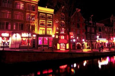 Private tour of Red Light District. English or Spanish - Stop 1: the Red Light District streets—what your guide should explain