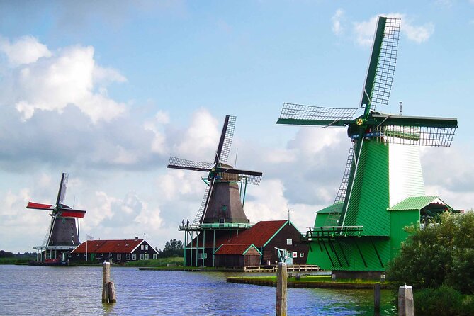 Private Tour to Giethoorn with boat and Zaanse Schans windmills - Giethoorn by boat: seeing what walking can’t