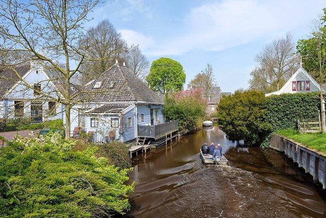 Private Tour Zaanse Schans Windmills and Volendam in Jaguar - Volendam Haven: 3 hours in a real fishing-place mood
