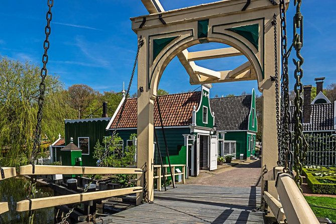 Private Tour Zaanse Schans Windmills and Volendam in Jaguar - Is this tour for you? Best fit for small groups and mobility-friendly pacing