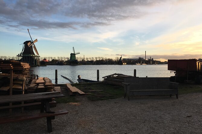 Private transfer between Rotterdam - Amsterdam (incl. Schiphol airport) - Comfort in a Private Limo or Minivan Ride