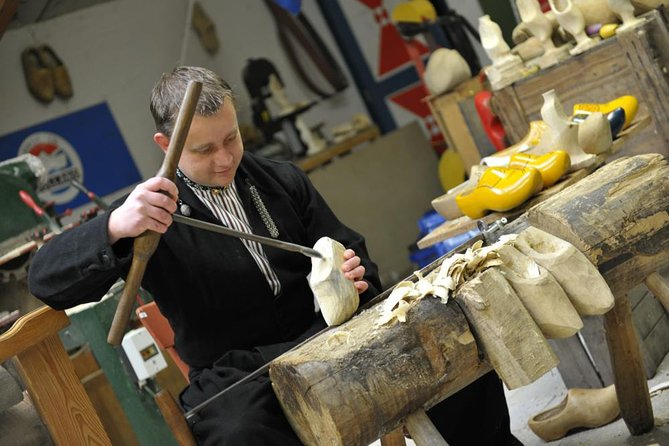 Private Workshop for Wooden Shoe Making in Simonehoeve - Engraving and finishing: what you can realistically accomplish
