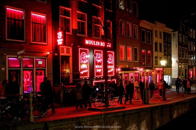 Red Light District Primetime Private Tour for 18+ Only - Why this 10pm Red Light District walk feels different