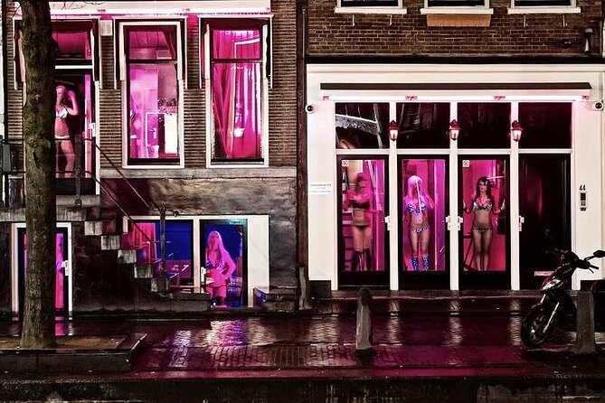 Red Light District Primetime Private Tour for 18+ Only - Stop 1: Saint Nicholas Basilica—setting the stage near Central Station