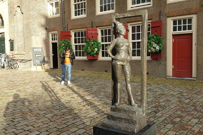 Red Light District Tour by Locals, Small Group (approx 4) - The peepshow entrance: included when open, and worth pacing for
