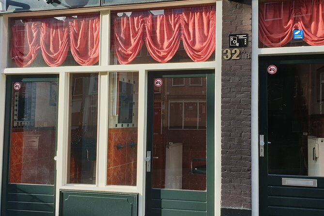 Red Light District Tour by Locals, Small Group (approx 4) - Upgrades: what changes if you add hotel pickup, drinks, or private guide
