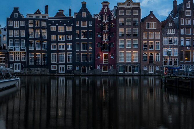 Red Light District Tour - It's History & It's Future - Entering the Red Light District at 8:00 pm: what you actually experience