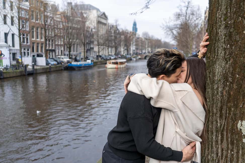 Romantic Photoshoot Experience for Couples in Amsterdam - Stop-by-stop: your walk from Huidenstraat into the canal-and-bridge scenes