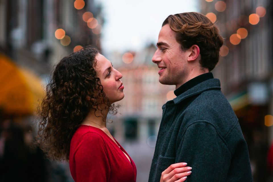 Romantic Photoshoot Experience for Couples in Amsterdam - Posing without awkwardness: what the photographer actually helps with