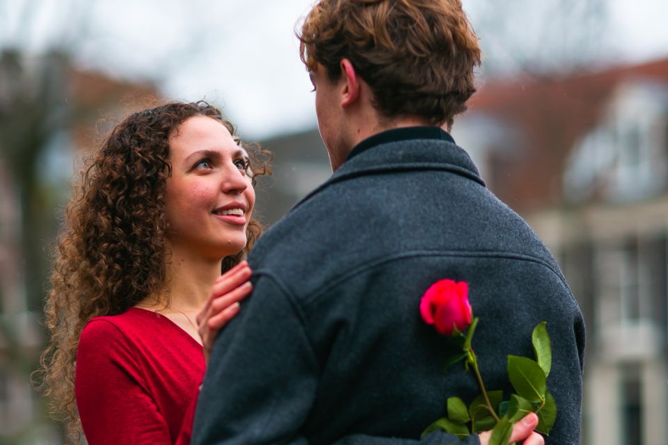 Romantic Photoshoot Experience for Couples in Amsterdam - Who should book this Amsterdam couple photoshoot?