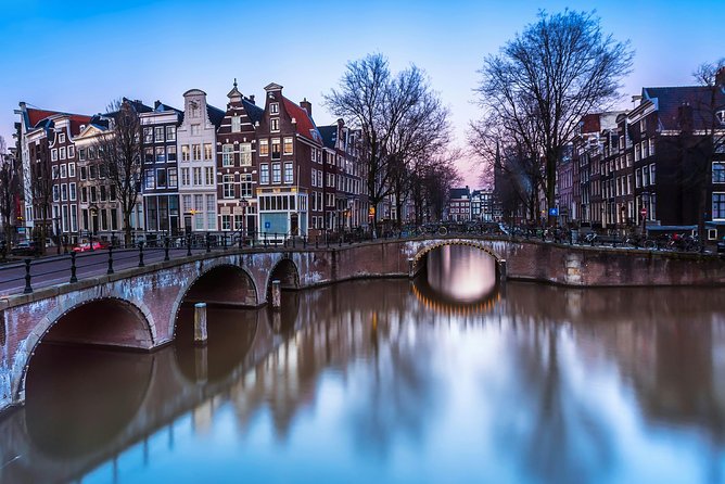 Schiphol Amsterdam Airport Private Arrival Transfer - Meet the driver: sign at arrivals and flight tracking