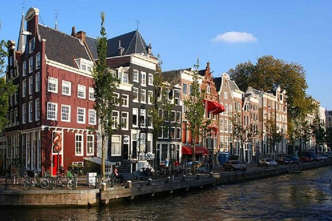 Secrets of Amsterdam Walking Tour plus Dutch Sweets Tasting - Munt Tower (Munttoren): Reading a Landmark Like a Story