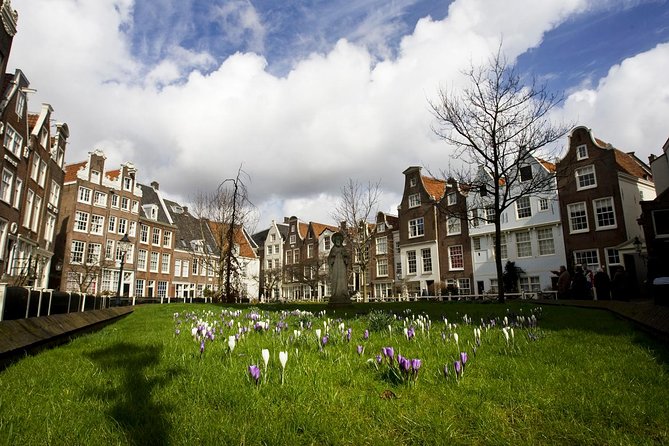 Secrets of Amsterdam Walking Tour plus Dutch Sweets Tasting - Pace, Group Size, and Comfort: How This Walk Fits Your Day