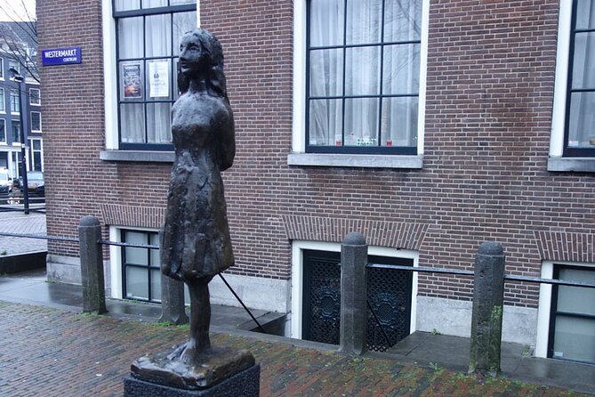 Self-Guided Audio Tour Holocaust Series: The Jewish Quarter - Stop 1: Auschwitz Monument and the wartime streets around it