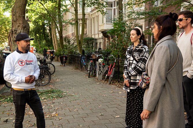 Small-Group: Culture & History Walking Tour of Amsterdam - The guide factor: how Gio-style enthusiasm improves your city IQ