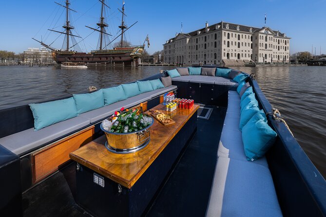 Small-Group Luxury Canal Cruise with Local Skipper - Meeting at Singel 250 and getting on the water quickly