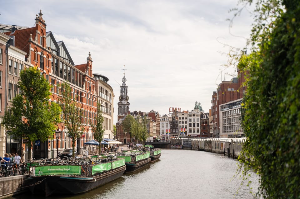 Small-Group Walking Tour with Amsterdam Canal Cruise - Audio guide vs luxury open boat with bar: which cruise option fits you