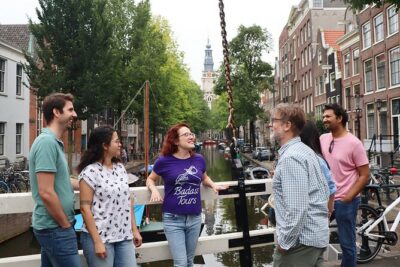 Small-Group Women's History Tour in Amsterdam - Stop 1: Centraal Station’s harbor view as your opening scene