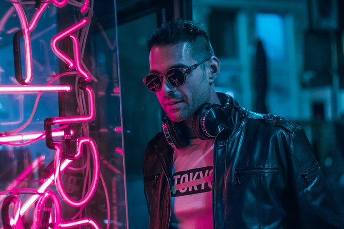 Vacation Night Photoshoot & Tour in Amsterdam - Why a Night Red Light District Shoot Makes Sense