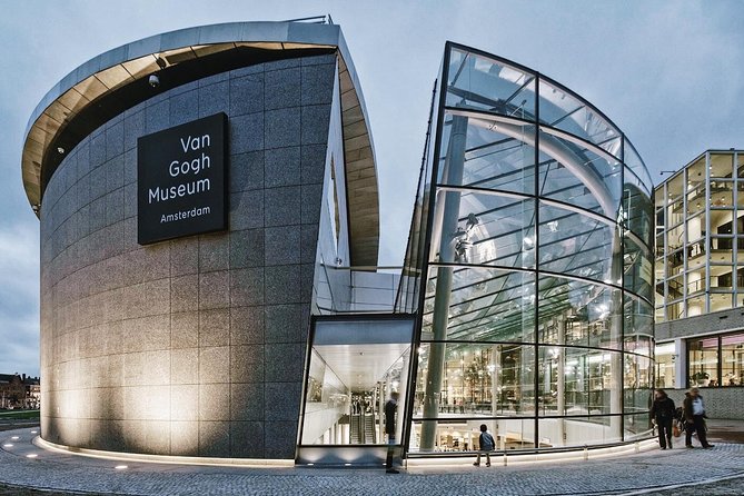 Van Gogh Museum Amsterdam Exclusive Tour w/ Reserved Entry - How the guide connects Van Gogh to the artists around him