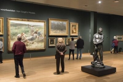 Van Gogh Museum Guided Tour with Entry Ticket - The museum intro: what you get in your first 30 minutes