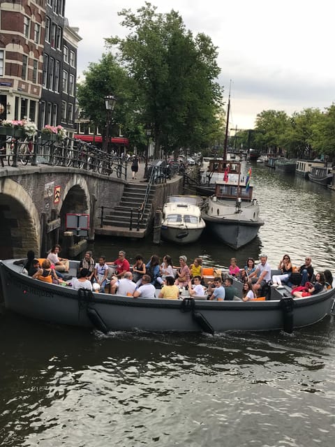 Visit Amsterdam by Boat with a French Guide (french) - Near Amsterdam Centraal Station: the city’s front door from water