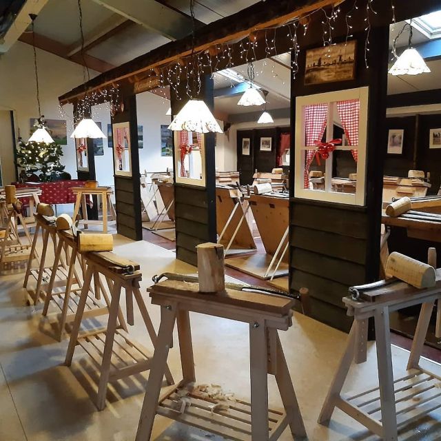 Volendam: 2-Hour Clogmaking Workshop and Cheese Tour - Key things to know before you go