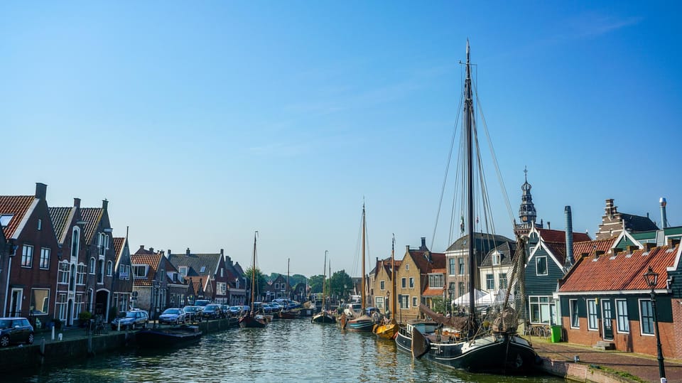 Volendam: Bike Rental including Highlights-Routes - Cheese farm time: cuddling cows and tasting like a local