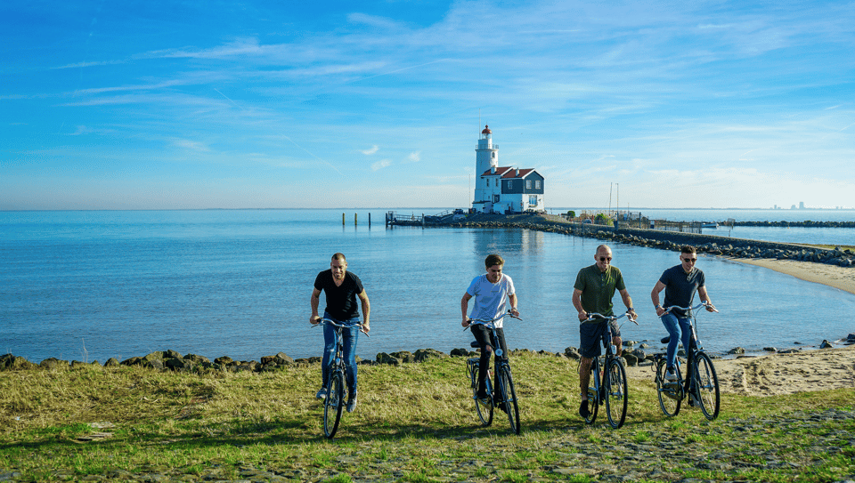 Volendam: Bike Rental including Highlights-Routes - Monnickendam: stepping back in time for canal-walk energy