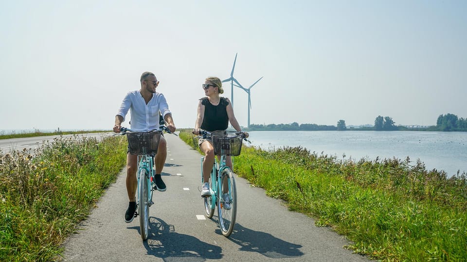 Volendam: Bike Rental including Highlights-Routes - Edam’s canals and cheese market timing