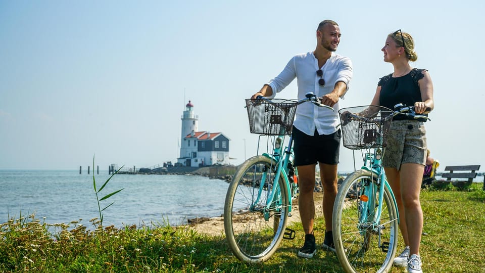 Volendam: Bike Rental including Highlights-Routes - Finding your bike under the dike: Haven 45 logistics