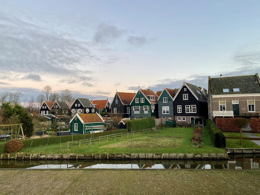 Volendam: E-Bike Rental including Highlights-Routes - Monnickendam: canals, old streets, and a coffee pause