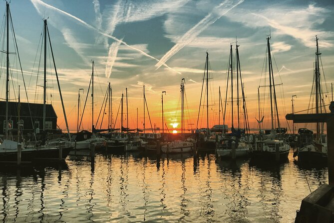 Volendam: E-bike rental with suggested countryside- and fisherman village route - Extending the Trip: Marken via the 10 km Dike and a Boat Back