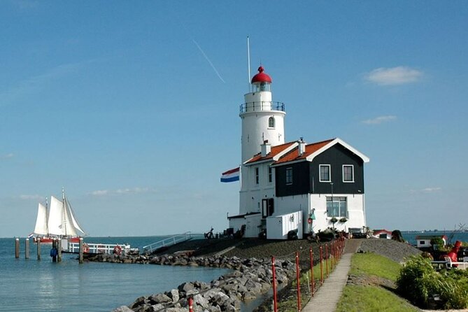 Volendam: E-bike rental with suggested countryside- and fisherman village route - How to Shape Your Day Without Getting Lost