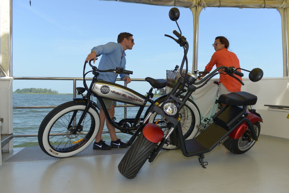 Volendam: E-Fatbike Rental - The route vibe: windmills, meadows, and crossing the dikes