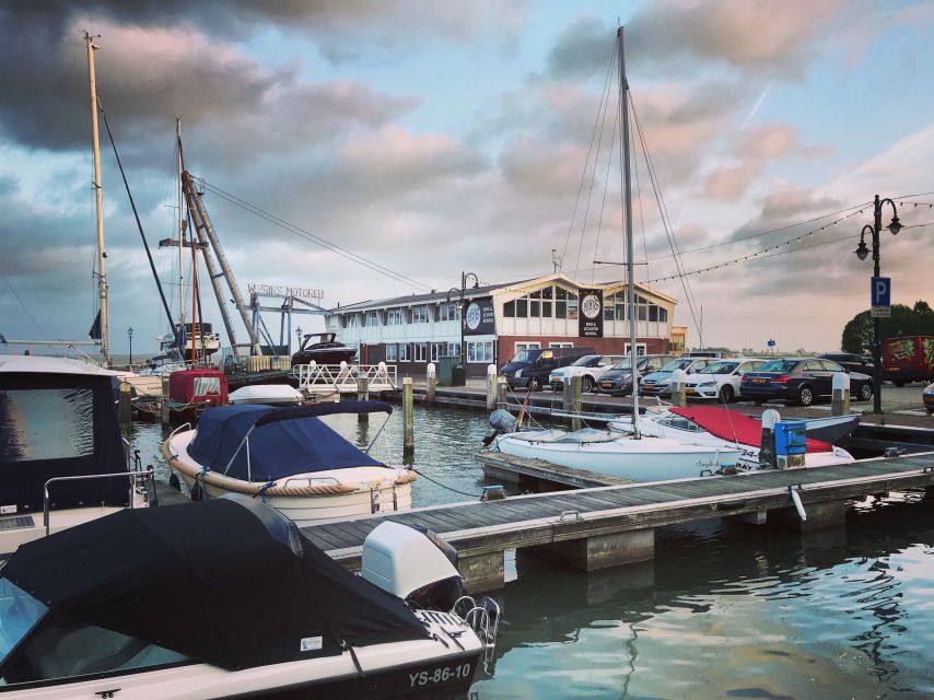 Volendam: E-Fatbike Rental - Edam in about an hour: canals, narrow alleys, and cheese