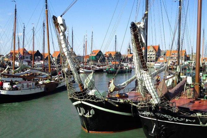 Volendam & Marken Private Tour in luxury Jaguar S Type 1/2 day - Magere Brug photo stop: the canal landmark moment, without the full Amsterdam crowds