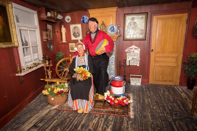 Volendam: Photo Opportunity in Traditional Dutch Costume - Key Things You’ll Notice Right Away