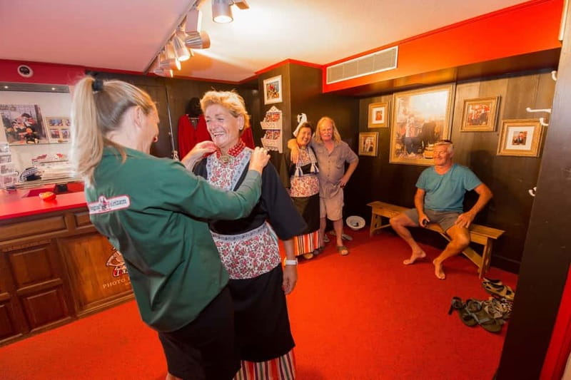 Volendam: Photo Opportunity in Traditional Dutch Costume - What I’d Watch Out For Before You Book