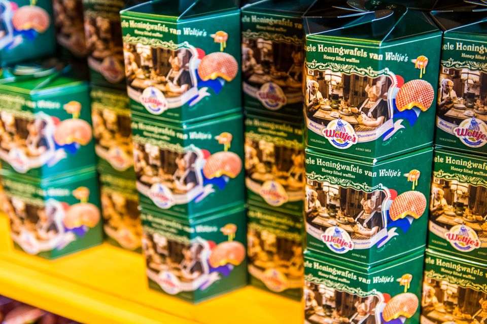 Volendam: Stroopwafel Experience with Tasting - Upstairs Stroopwafel Shopping: Use the Smell as Your Flavor Guide