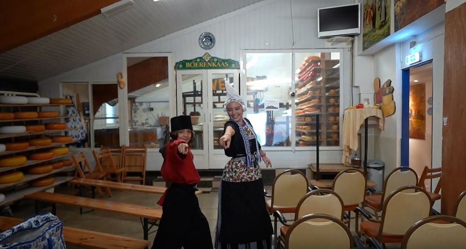 Volendam: Traditional Costume Photo with Cheese & Clog Tour - Tasting Gouda, Edam, stroopwafel, and more in the shop