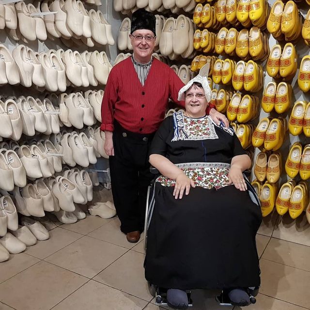 Volendam: Traditional Costume Photo with Cheese & Clog Tour - Should you book this Volendam costume, cheese & clog tour?
