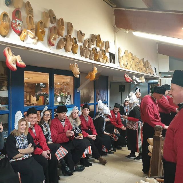 Volendam: Traditional Costume Photo with Cheese & Clog Tour - FAQ