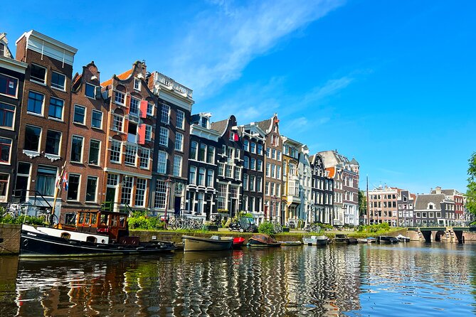 Walking Tour about Golden Age Architecture, private local guide - Dam Square: where power and prosperity set the stage