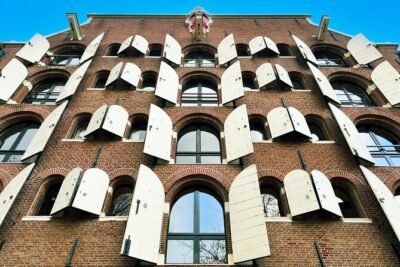 Walking Tour about Golden Age Architecture, private local guide - House Bartolotti and De Dolphijn: red brick wealth and the symbols traders used