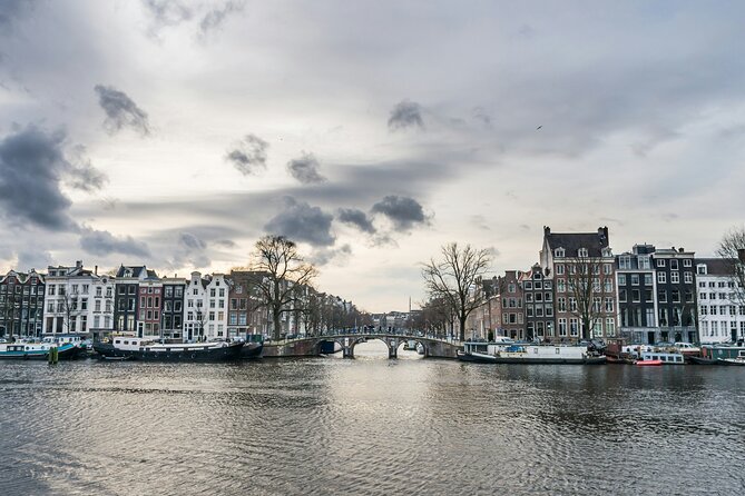 Winter Canal Cruise in Amsterdam - Dutch snacks and mulled wine: the on-board menu you can actually enjoy